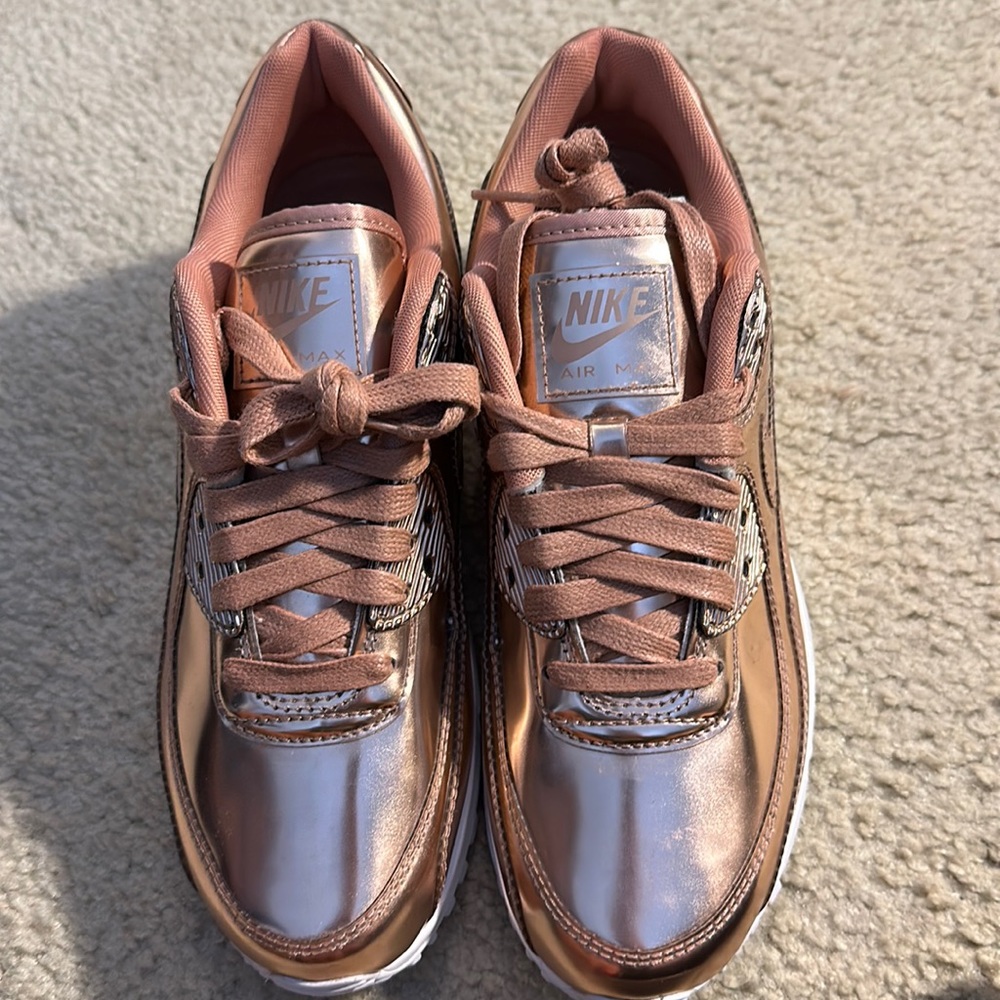 Basically new Air Max rose Gold, women’s 8.5.